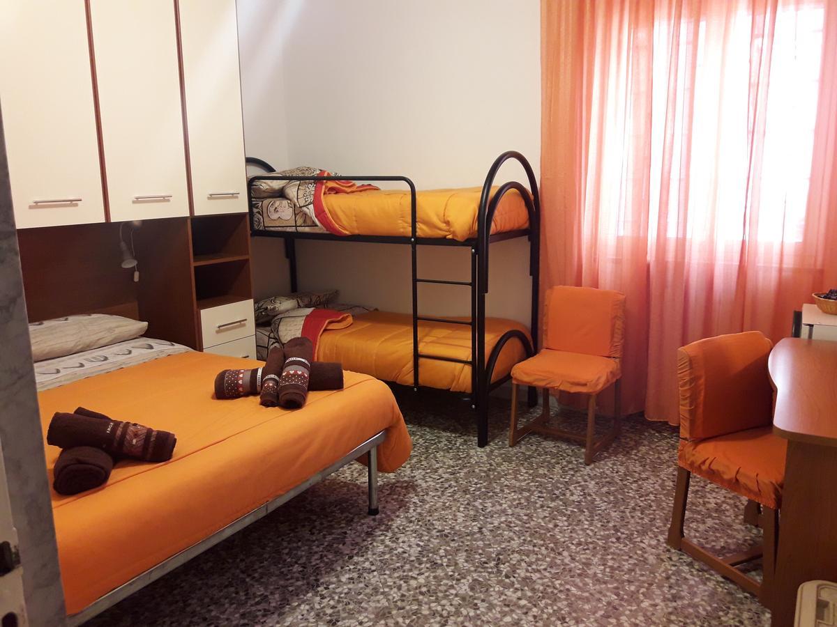 I Due Baroni - Fronte Campus Panzió Bari Kültér fotó